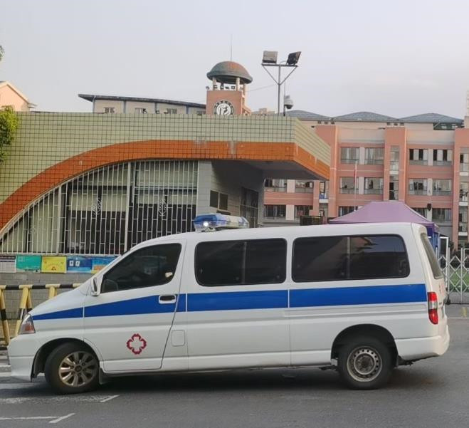 新罗救护车出租护送骨折病人一公里多少钱